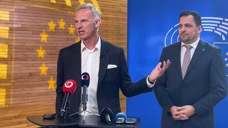 Доминик Гашек (слева) / фото Twitter Доминика Гашека Доминик Гашек (слева) / фото Twitter Доминика Гашека