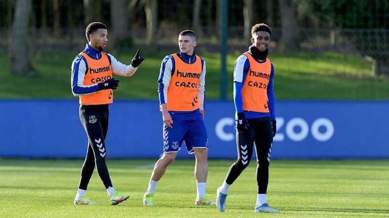 Миколенко з партнерами на тренуванні / фото ФК Евертон Миколенко з партнерами на тренуванні / фото ФК Евертон