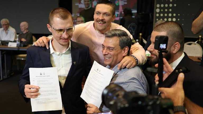 Олександр Усик і Маурісіо Сулейман (праворуч) / instagram.com/wbcboxing Олександр Усик і Маурісіо Сулейман (праворуч) / instagram.com/wbcboxing