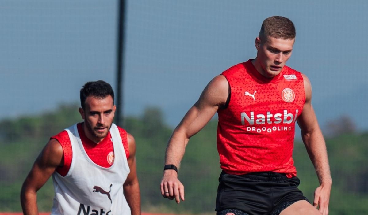 Артем Довбик (праворуч) / фото з соцмереж ФК Жирона 