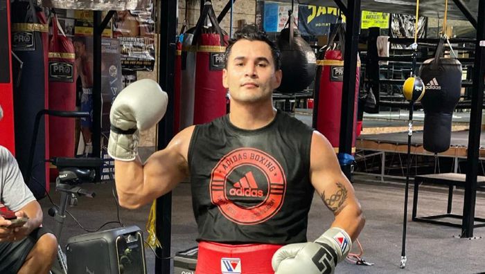 Непереможний мексиканський боксер відправив суперника у брутальний нокаут – ефектне відео 