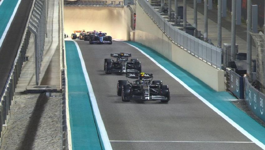 Ферстаппен добыл поул-позишн в последней квалификации сезона, Леклер стал вторым на Гран-при Абу-Даби