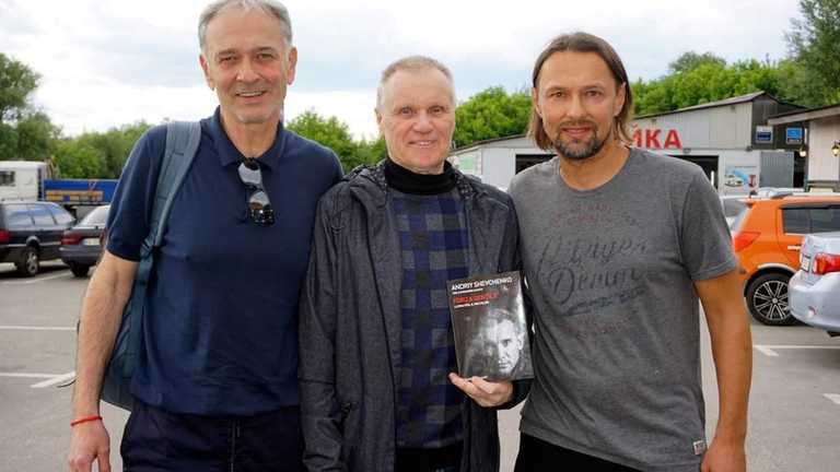 Олександр Шпаков (по центру) / Фото Динамо Київ від Шуріка Олександр Шпаков (по центру) / Фото Динамо Київ від Шуріка