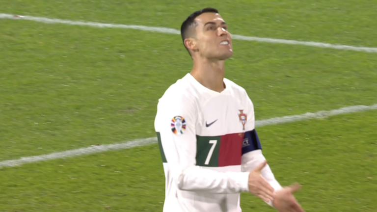 Роналду в матче с Лихтенштейном / скриншот по трансляции Роналду в матче с Лихтенштейном / скриншот по трансляции