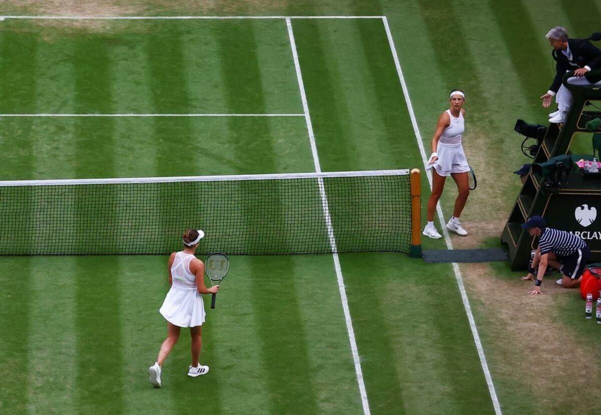 Світоліна та Азаренко після матчу / Фото Reuters