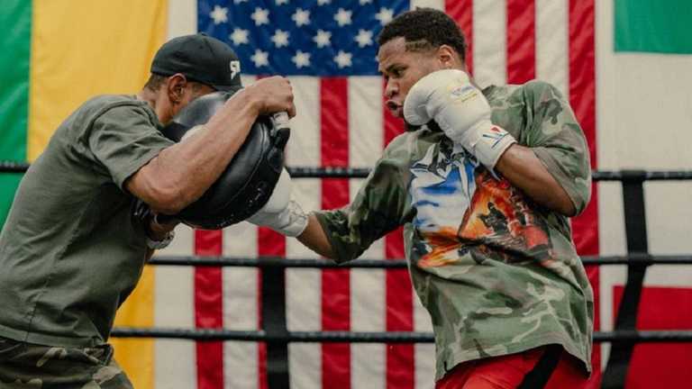 Девін Хейні (праворуч) / Фото instagram.com/realdevinhaney Девін Хейні (праворуч) / Фото instagram.com/realdevinhaney