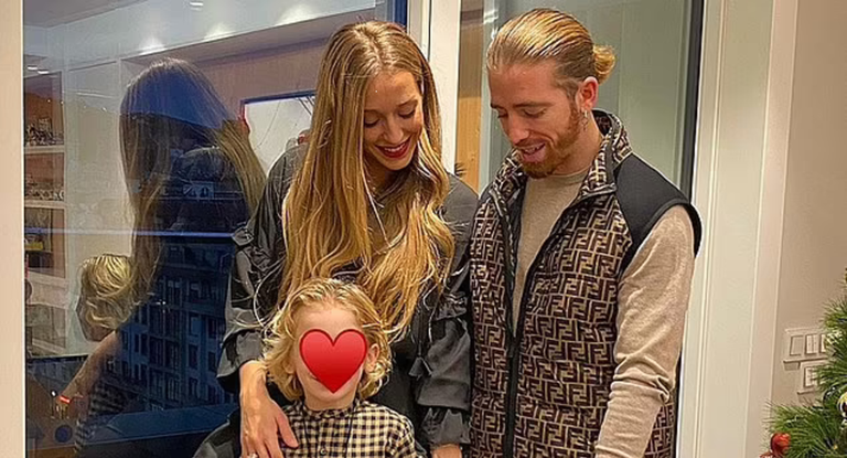 Андреа Сесма и Икер Муньяин с детьми / dailymail.co.uk Андреа Сесма и Икер Муньяин с детьми / dailymail.co.uk