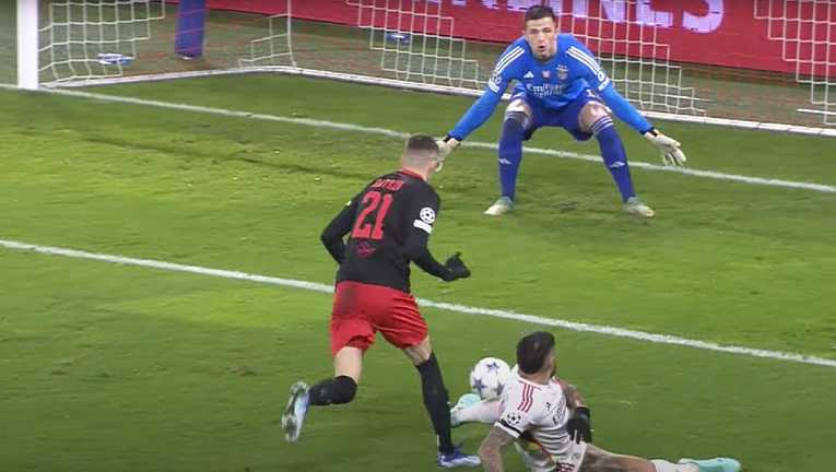 Зальцбург – Бенфика – 1:3 / Стоп-кадр из видео Зальцбург – Бенфика – 1:3 / Стоп-кадр из видео