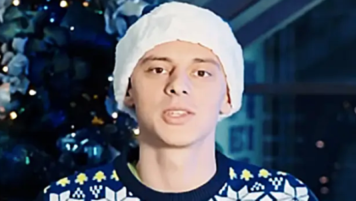 Миколенко защебетал по-украински для англичан, Мудрик на поле поздравил с Рождеством – видео