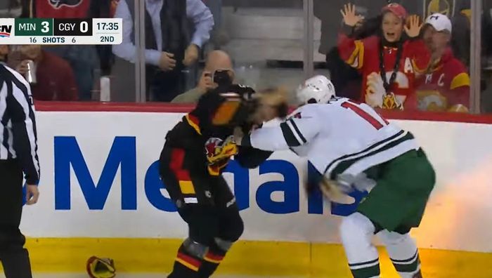 Вечер драк в НХЛ: в двух матчах произошли ожесточенные стычки между хоккеистами