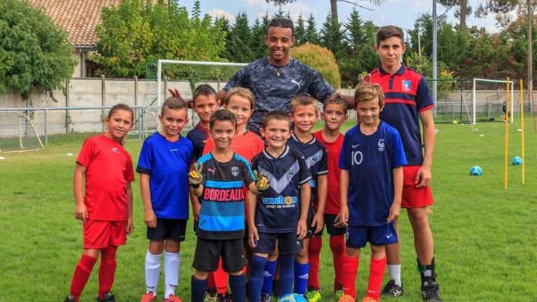 Жюль Кунде з дітьми / Фото Archive Le Républicain Жюль Кунде з дітьми / Фото Archive Le Républicain