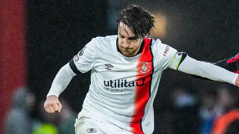 Том Лок'єр / Фото ФК Лутон Том Лок'єр / Фото ФК Лутон