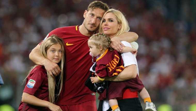 Франческо Тотти с женой и детьми / Фото из соцсетей Франческо Тотти с женой и детьми / Фото из соцсетей