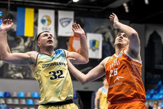 Будівельник проти Кривбаса / facebook.com/BCBudivelnyk Будівельник проти Кривбаса / facebook.com/BCBudivelnyk