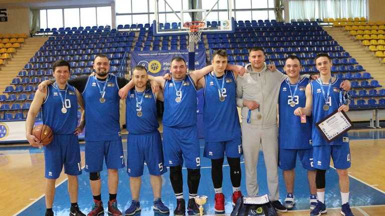 Андрей Видясов в составе баскетбольной команды / фото из соцсетей Андрей Видясов в составе баскетбольной команды / фото из соцсетей