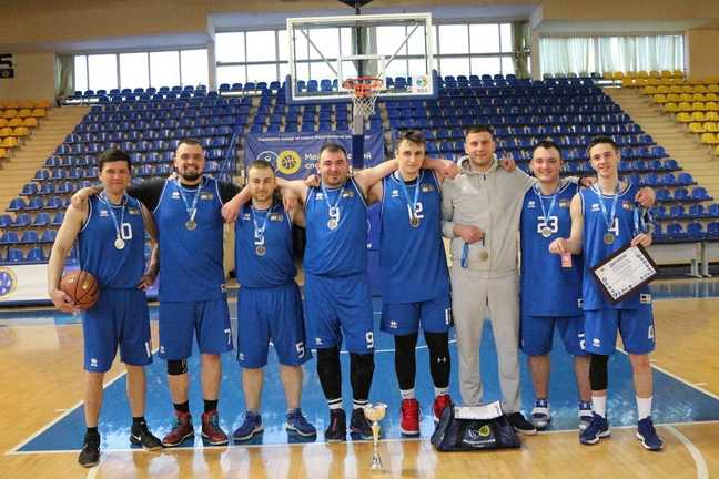 Андрей Видясов в составе баскетбольной команды / фото из соцсетей