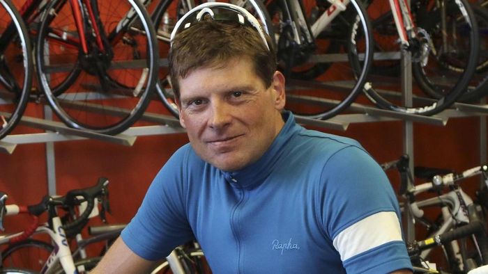 Выкурил за день 700 сигарет, дудил виски, употреблял допинг: легенда велоспорта шокировала признаниями
