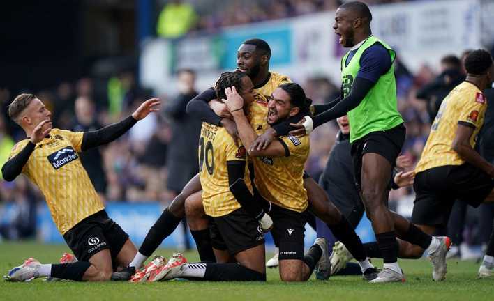 Гравці Мейдстоуна святкують гол / Фото з Twitter Гравці Мейдстоуна святкують гол / Фото з Twitter