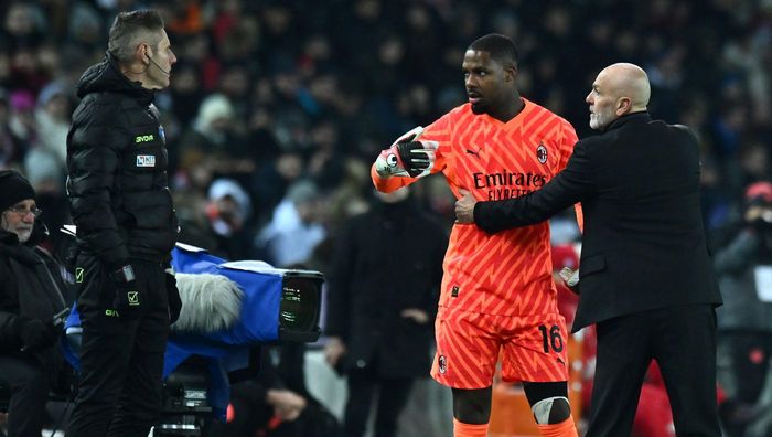 "Меня называли обезьяной": вратарь Милана прокомментировал расистские оскорбления от фанатов