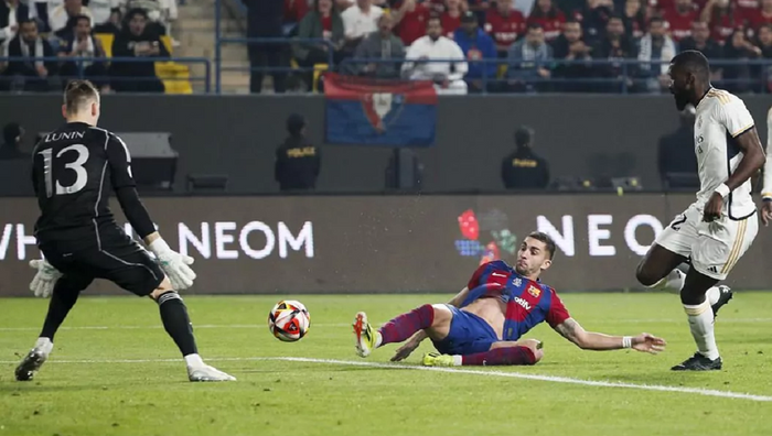 Реал з Луніним принизив Барселону у фіналі Суперкубка Іспанії – хет-трик Вінісіуса, солідний виступ українця