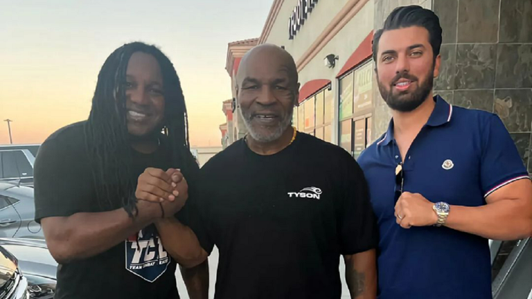 Команда Френсіса Нганну / Фото Instagram Дьюї Купера Команда Френсіса Нганну / Фото Instagram Дьюї Купера