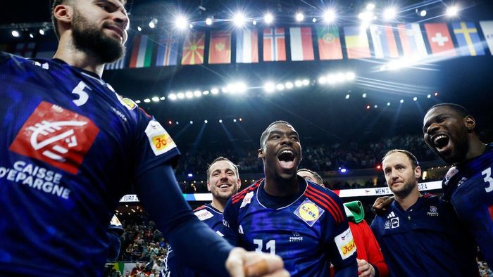 Гравець збірної Франції з гандболу перевів гру в овертайм фантастичним кидком – визначились фіналісти Євро-2024
