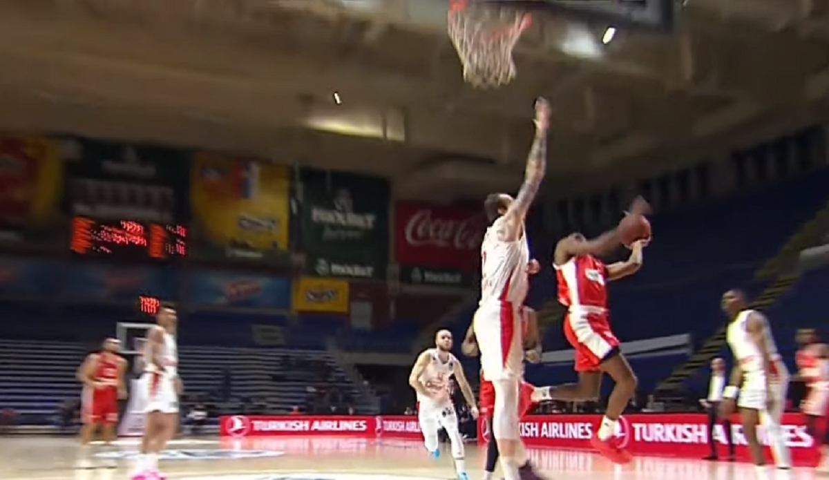 Момент з матчу Хапоель Тель-Авів – Прометй / скриншот