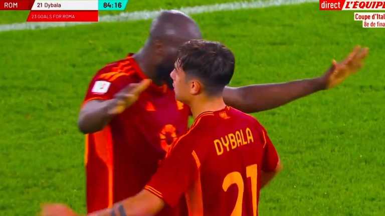 Лукаку і Дібала святкують гол / Скріншот з трансляції Лукаку і Дібала святкують гол / Скріншот з трансляції