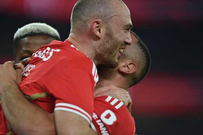 Гравці Бенфіки святкують гол / Фото з Twitter Гравці Бенфіки святкують гол / Фото з Twitter