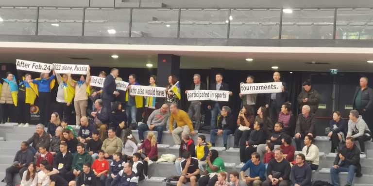 Акція українців на турнірі / Фото з соцмереж Акція українців на турнірі / Фото з соцмереж