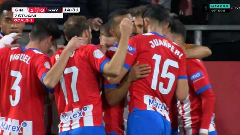 Игроки Жироны празднуют гол / Скриншот с трансляции Игроки Жироны празднуют гол / Скриншот с трансляции