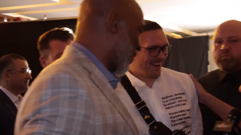 Леннокс Льюїс та Олександр Усик / скриншот Леннокс Льюїс та Олександр Усик / скриншот