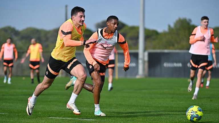 Тренування гравців Шахтаря на зборах / Фото ФК Шахтар Тренування гравців Шахтаря на зборах / Фото ФК Шахтар