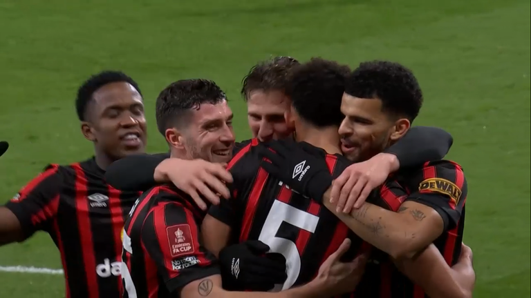 Борнмут святкує гол / скриншот трансляції Setanta Sports Борнмут святкує гол / скриншот трансляції Setanta Sports