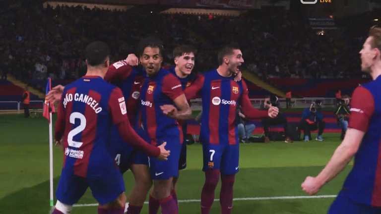 Гравці Барселони святкують гол / Скріншот з Twitter Гравці Барселони святкують гол / Скріншот з Twitter