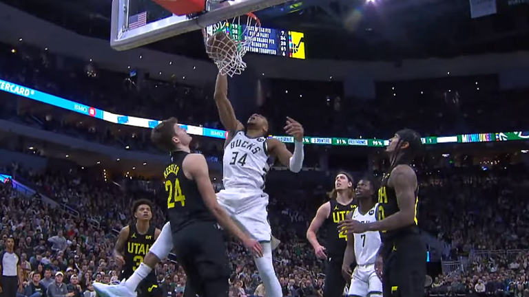 Яннис Адетокунбо / Фото: скриншот матча Яннис Адетокунбо / Фото: скриншот матча