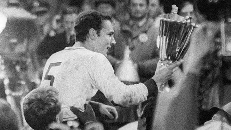 Франц Бекенбауер / Фото Facebook ФК Баварія Франц Бекенбауер / Фото Facebook ФК Баварія