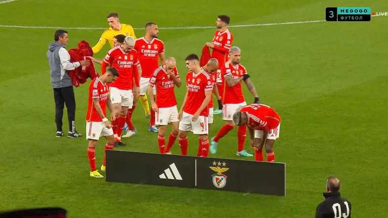 Гравці Бенфіки / Скріншот з трансляції Гравці Бенфіки / Скріншот з трансляції