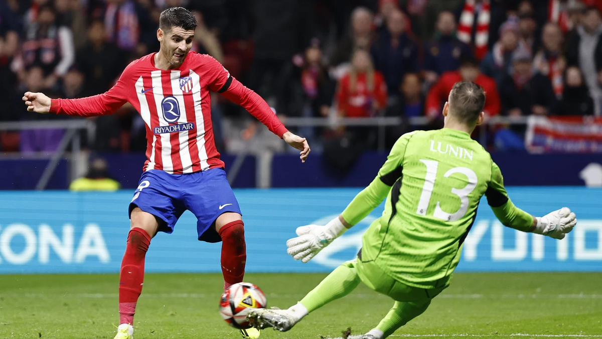 Андрей Лунин и Альваро Мората / Фото: EFE