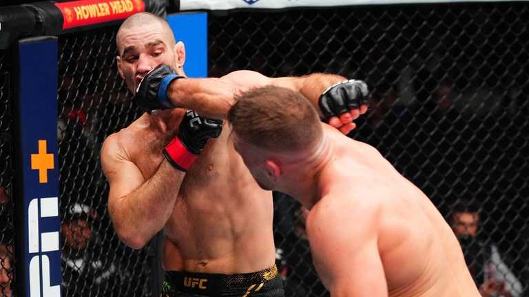 Дю Плессі і Стрікленд / Фото з соцмереж UFC Дю Плессі і Стрікленд / Фото з соцмереж UFC