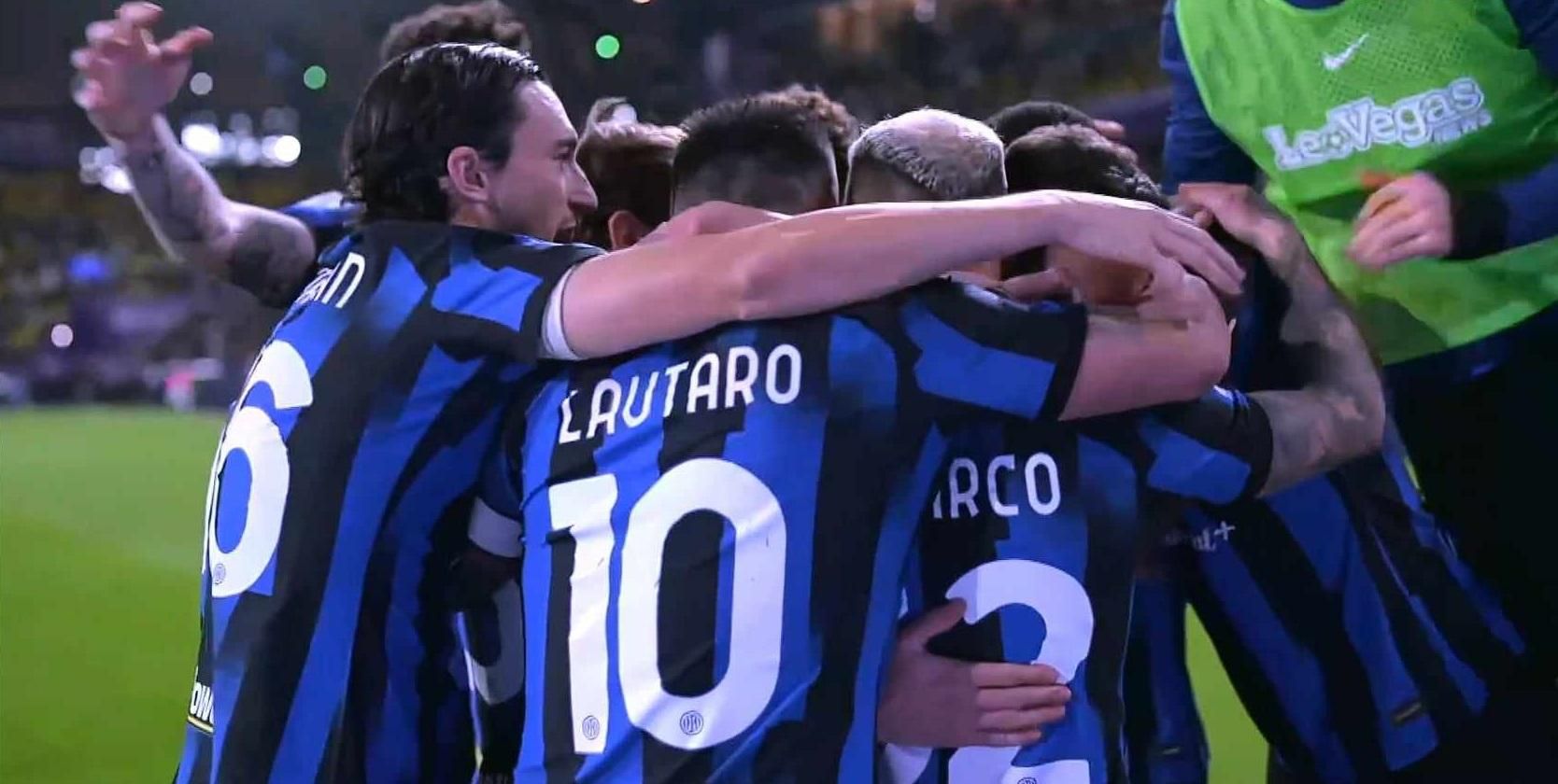 Інтер святкує забитий м'яч Хакана Чалханоглу / скриншот трансляції Megogo Інтер святкує забитий м'яч Хакана Чалханоглу / скриншот трансляції Megogo