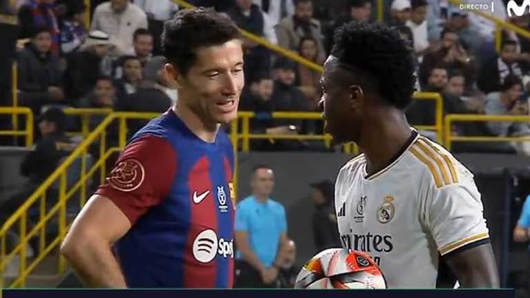 Лєвандовскі та Вінісіус / Скріншот з трансляції Лєвандовскі та Вінісіус / Скріншот з трансляції