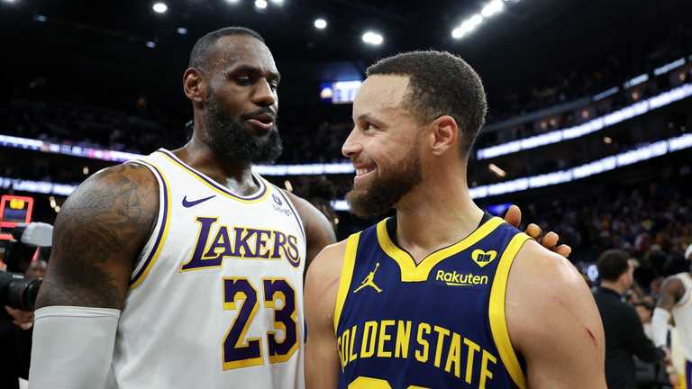 Леброн та Каррі / Фото з Twitter Леброн та Каррі / Фото з Twitter