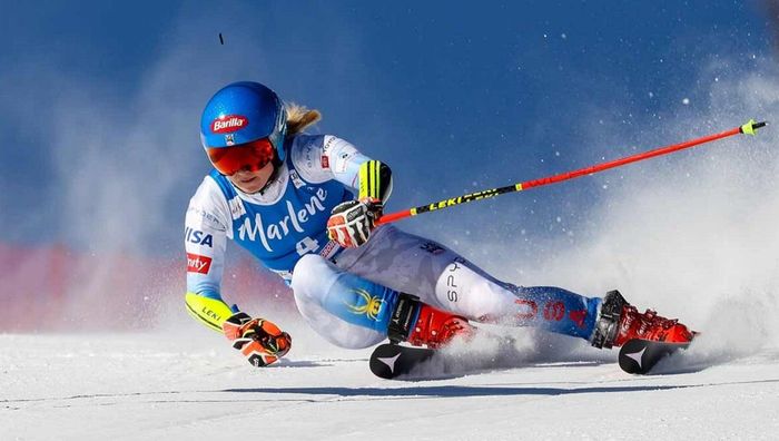 7-кратную чемпионку мира по горным лыжам вертолетом доставили в больницу после падения на КС – ужасающие кадры