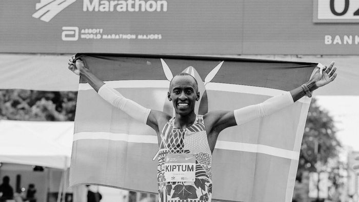 24-летний мировой рекордсмен по марафону трагически погиб в автокатастрофе