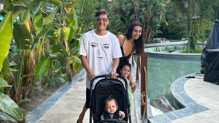 Месут Озіл зі сім'єю / Фото instagram.com/m10_official Месут Озіл зі сім'єю / Фото instagram.com/m10_official