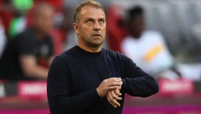 Провальный тренер сборной Германии готовится к переходу в Барселону, хотя его туда еще не звали