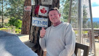 "Грецкі робить вино біля Ніагарського водоспаду": найкращий хокеїст усіх часів підтримує Україну, за весіллям його доньки стежила вся Америка