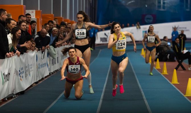 Українська бігунка зазнала жахливого падіння за декілька метрів до золота на ЧУ з легкої атлетики