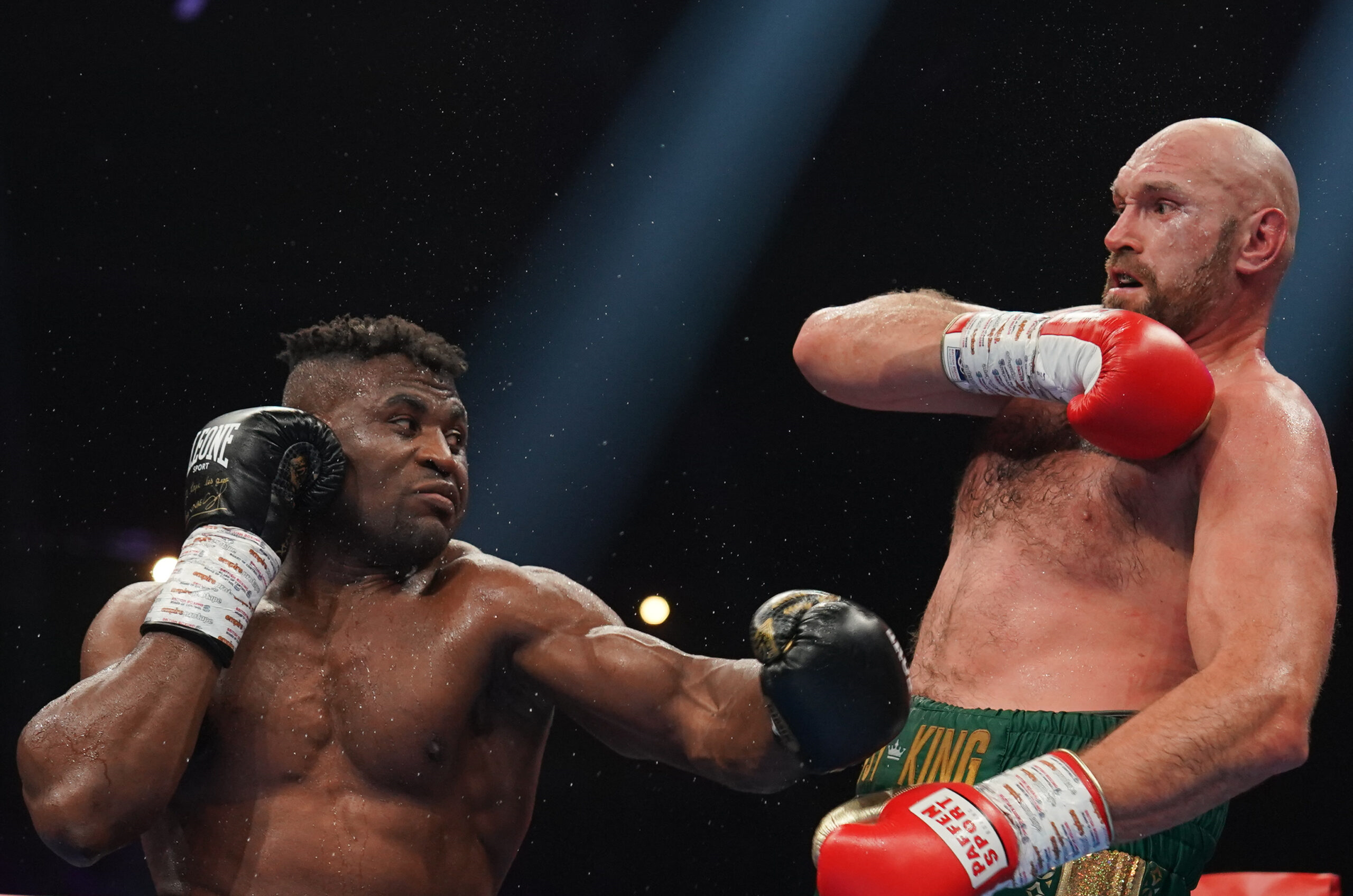 Френсіс Нганну / queensberry.co.uk